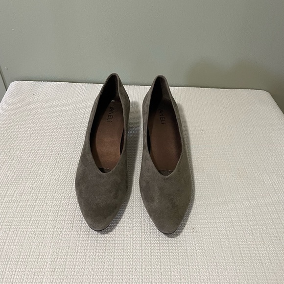 Vaneli Taupe Suede block Heels, size 6 - Picture 1 of 9